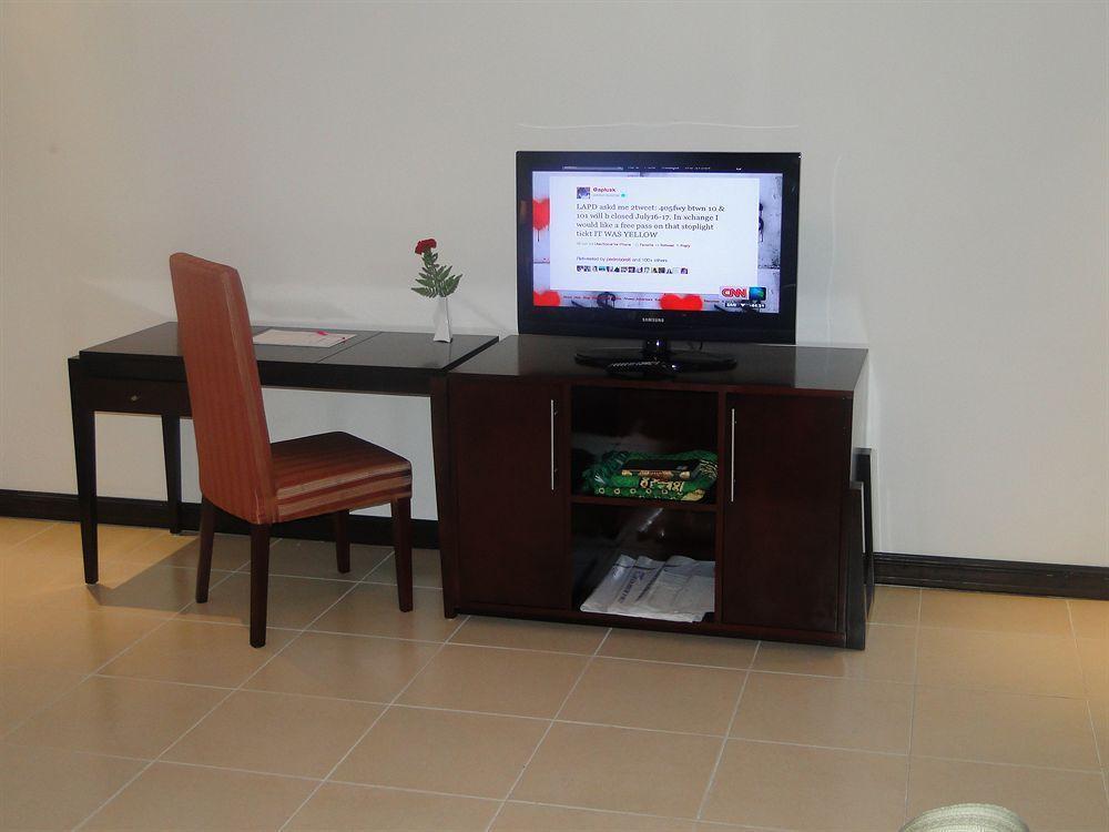 Ewan Ajman Suites Hotel Exterior photo