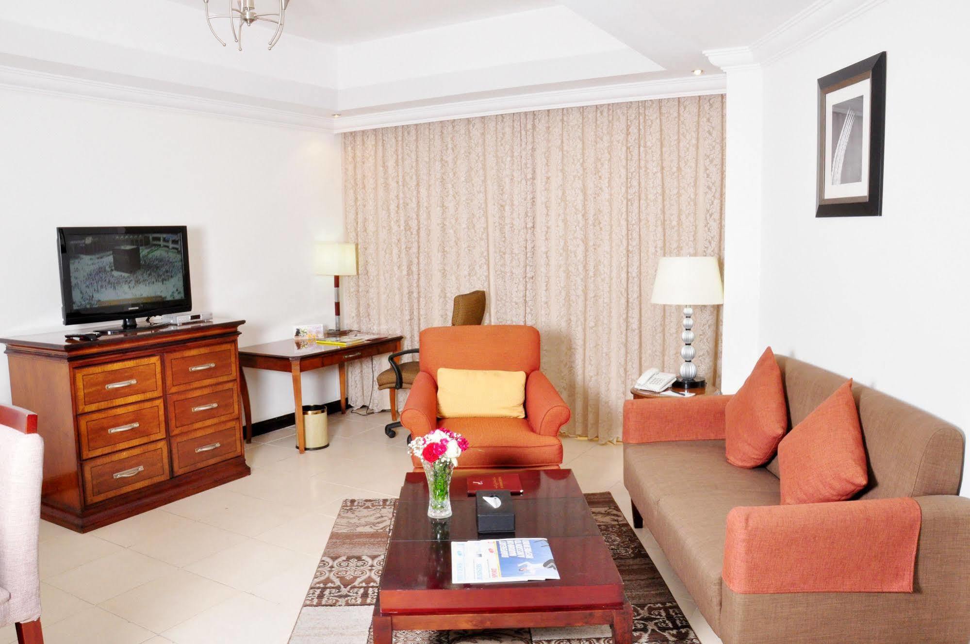 Ewan Ajman Suites Hotel Exterior photo